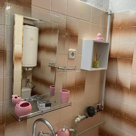 아파트 елегантна за гости стефи в центъра на казанлък, партер Kazanlŭk