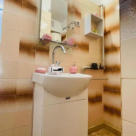 елегантна за гости стефи в центъра на казанлък, партер 아파트 *