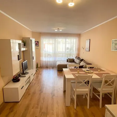 아파트 елегантна за гости стефи в центъра на казанлък, партер Kazanlŭk