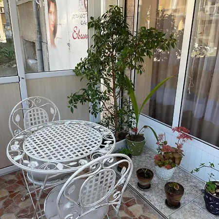 елегантна за гости стефи в центъра на казанлък, партер 아파트 Kazanlŭk